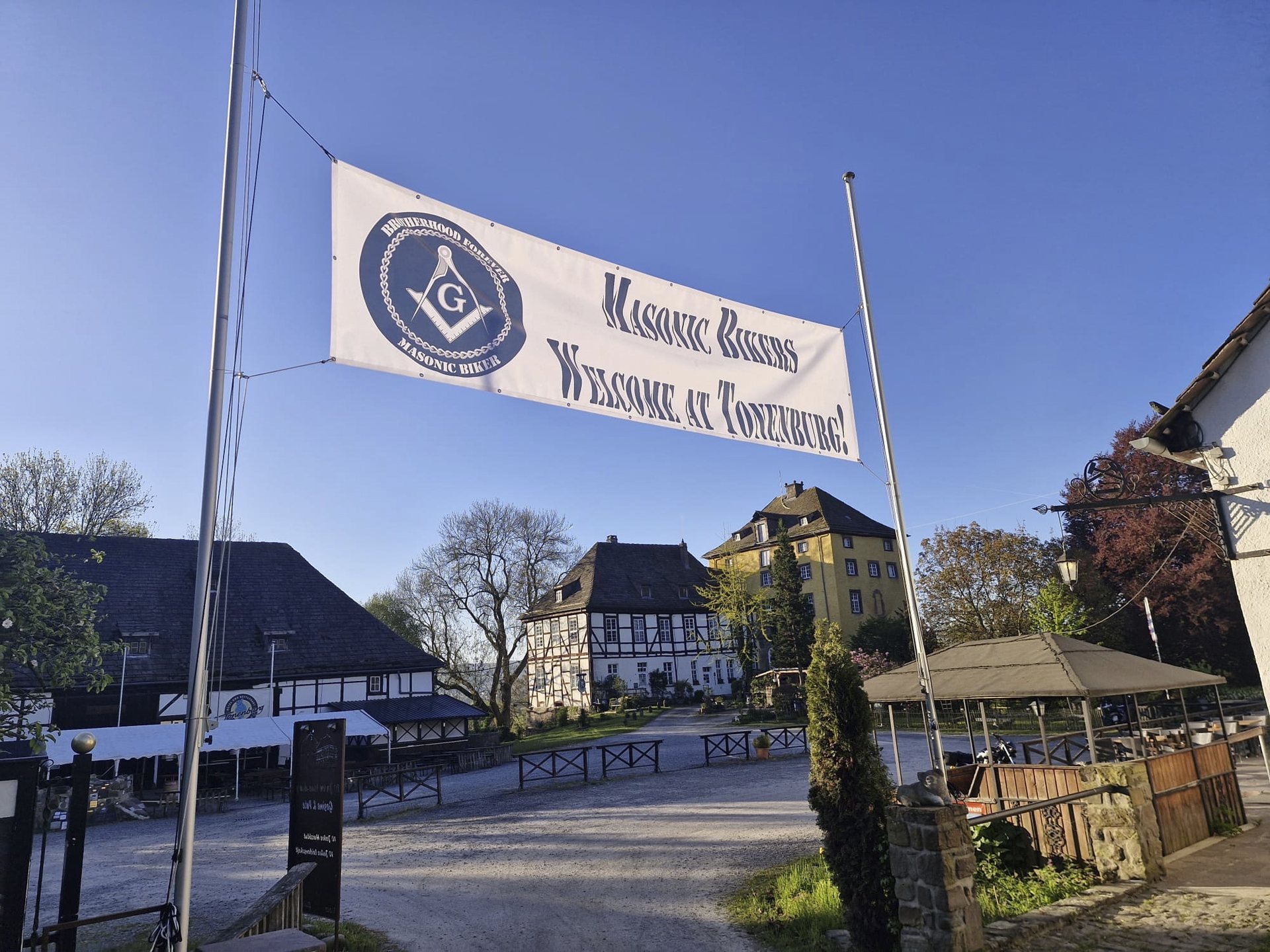 Herzlich Willkommen auf der Tonenburg - Foto: Masonic Biker